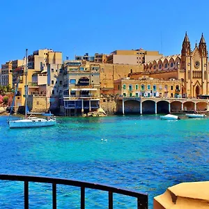 Spacious Steps To The Promenade Sliema