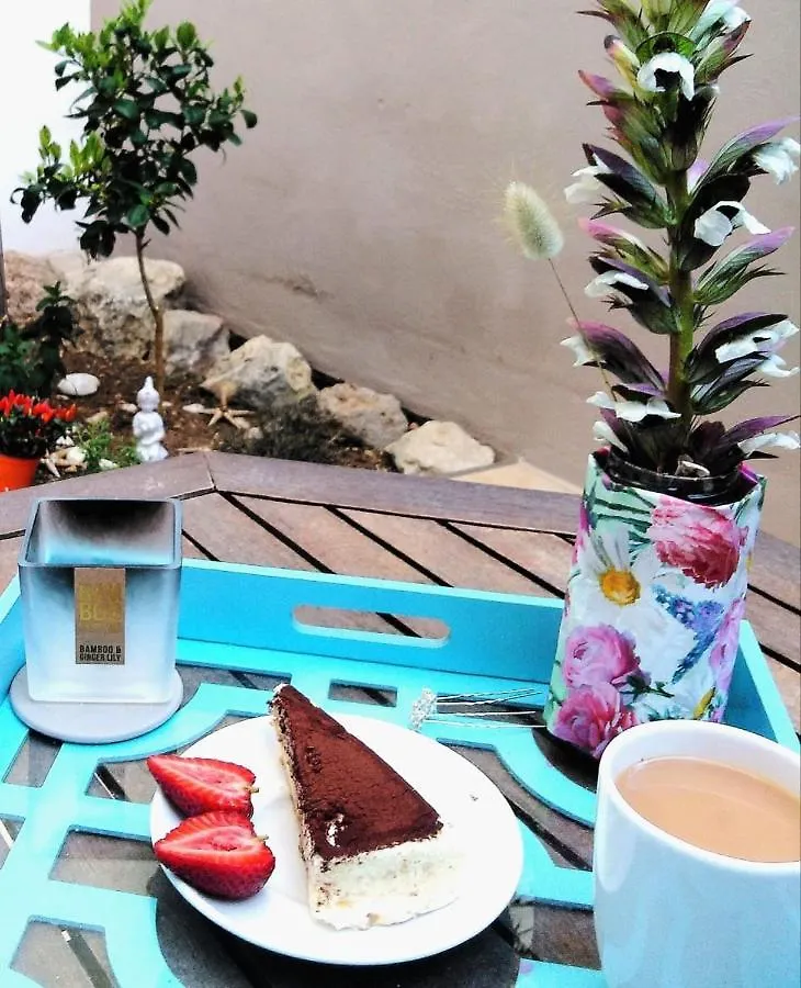 Sliema Quiet & Modern Maisonette 0*,